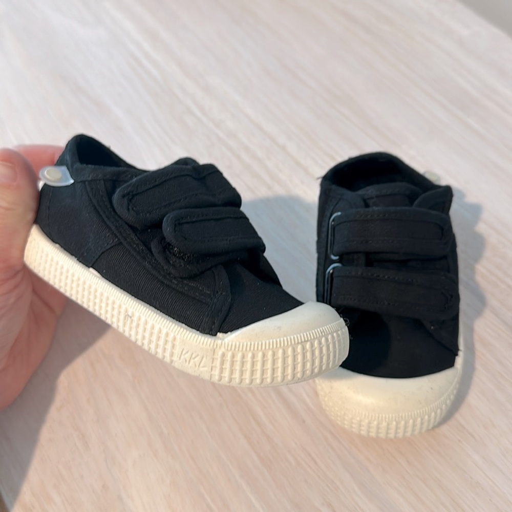 Toddler velcro shoes size 6T